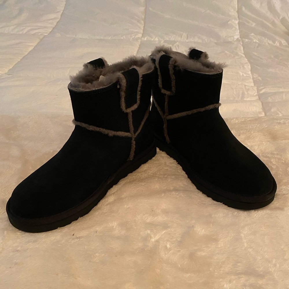 UGG Short Black and Gray Boots